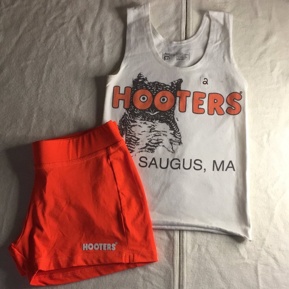 B26 #2 Hooters Girl Worn Uniform Tank & New Shorts from Saugus MA Size XS